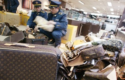 假冒世界名牌產品遭北京工商查處，商品批發貿易敲響警鐘
